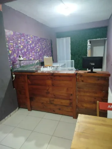 Balcão de Madeira, 2 metros largura por 1 de altura