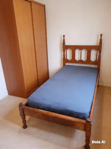 Cama de solteiro em sucupira muito conservada