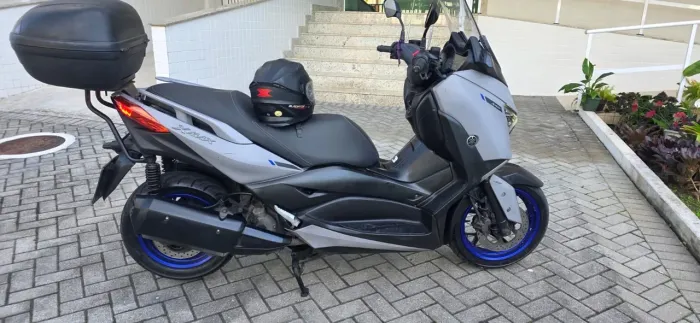 Xmax muito nova de coroa