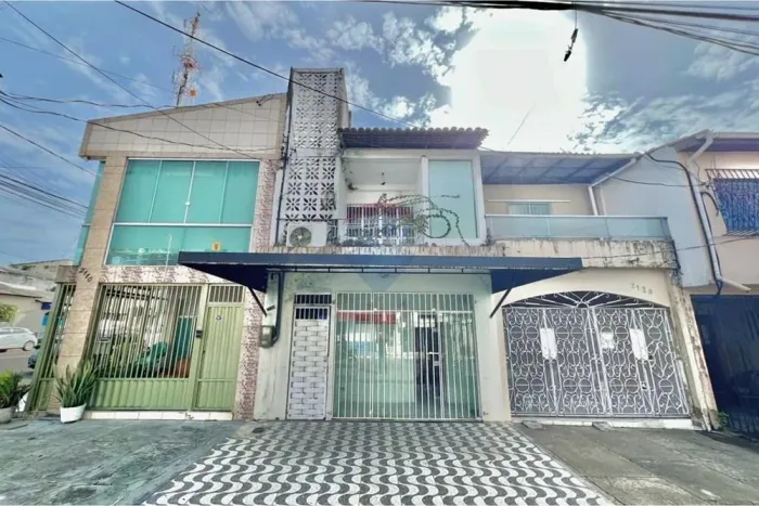 Casa de Esquina Espaçosa no Guamá, Belém