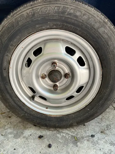 Vendo rodas de Chevette DL recém pintadas.