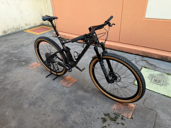 Bike Volcano full carbon c/ rodas de carbono 