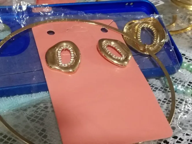 Bijuterias famínina colares e brincos e pulseira de aço com garantia 
