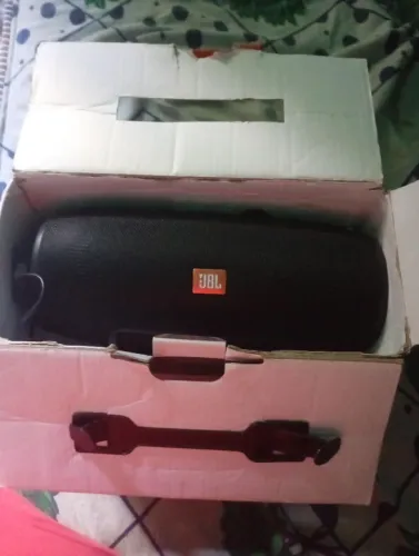 Caixa de som Bluetooth JBL nova