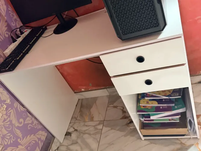 Vende se escrivaninha