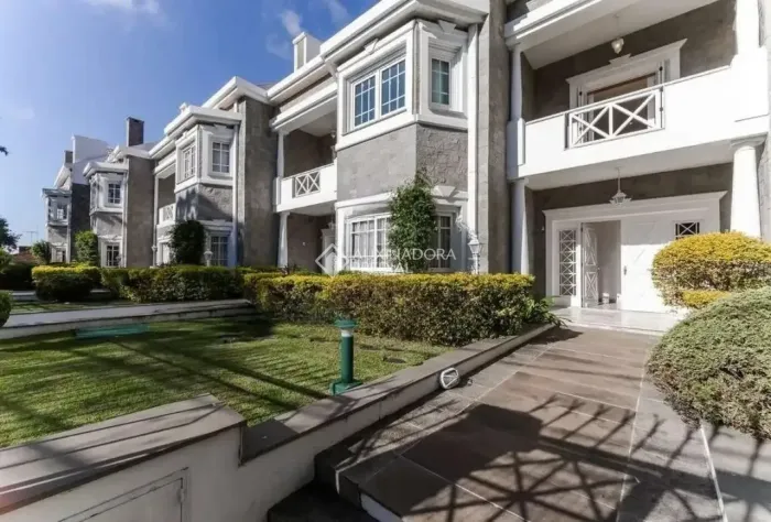 CASA EM CONDOMÍNIO EXCLUSIVO | 4 SUÍTES | ELEVADOR | PISCINA | TRÊS FIGUEIRAS /PORTO ALEGR