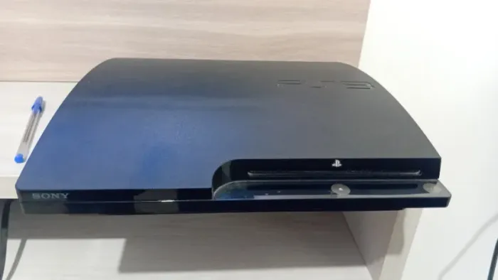 Playstation 3 + 2 controle e 1 jogo