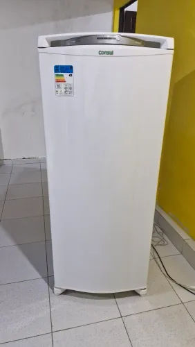 Geladeira consul frost free, 324 litros semi nova, funcionando perfeitamente.