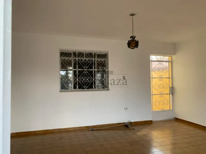 Oportunidade - Casa - Parque Santo Antônio - 3 Dormitórios - 178m².