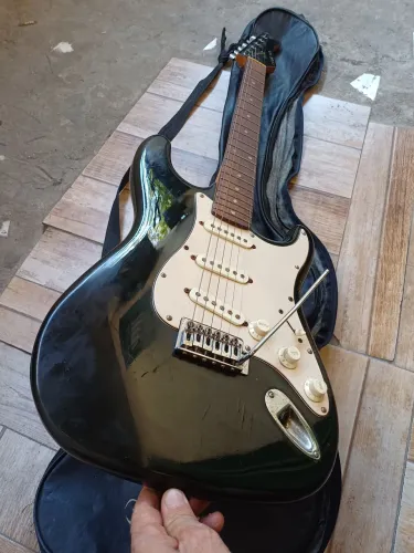 Guitarra stratocaster Phoenix 