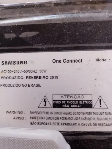 Onde conect TV Samsung soc1000ma com controle remoto original