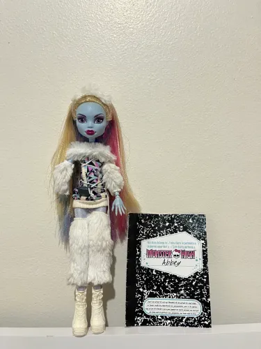 Monster high abbey básica
