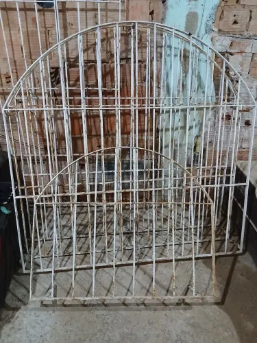 Vendo grades de 146 e meio de largura l. 144 e meio de altura