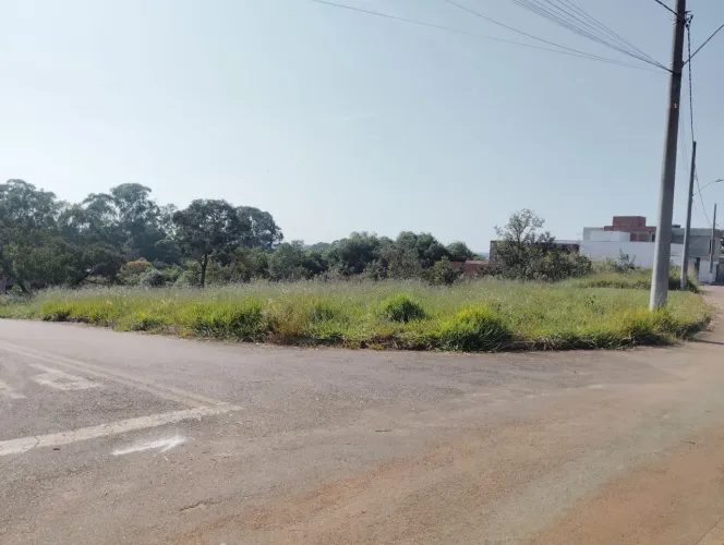 OPORTUNIDADE RARA ? LOTE DE ESQUINA EM UM DOS MELHORES LOTEAMENTOS DA CIDADE!