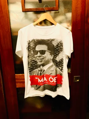 Camiseta red feather Silvio Santos TAM P