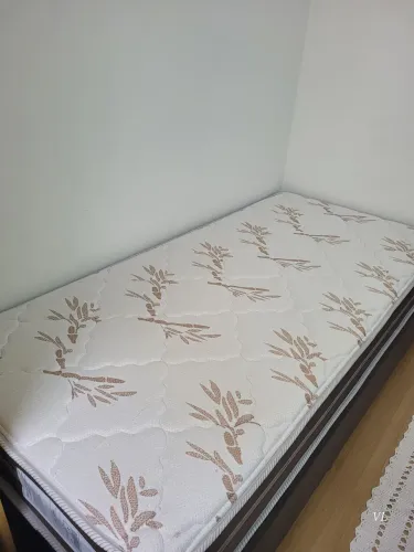Vendo Cama de Solteiro seminova em ótimo estado