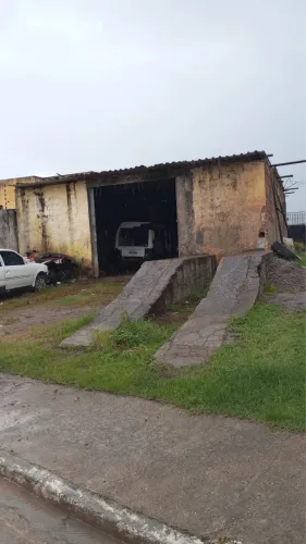 Galpão de oficina e lava jato