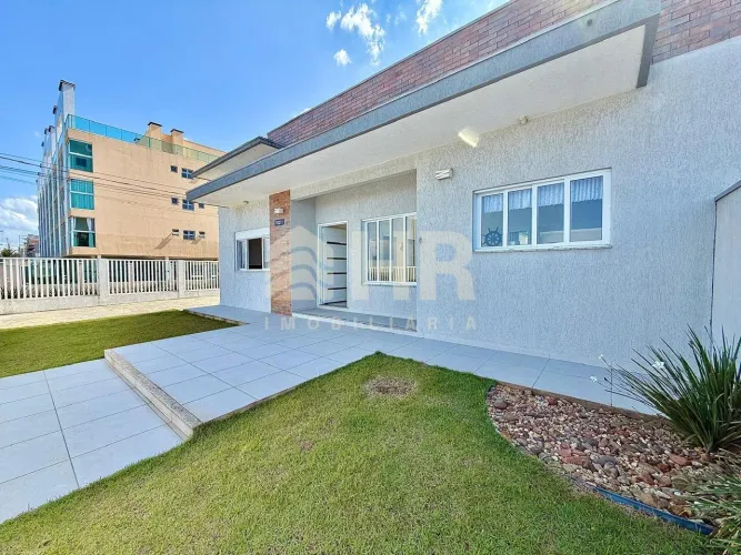 Casa com 03 suítes e 04 vagas de garagem Balnéario Caravelas Matinhos PR.