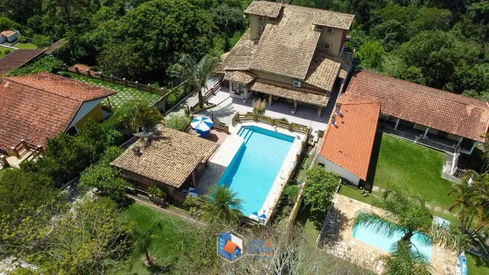 Casa em condomínio para venda em Pirucaia com 5 quartos, sendo 5 suítes, 595m²