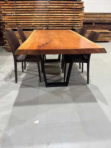 Vendo mesa rústica de cumaru