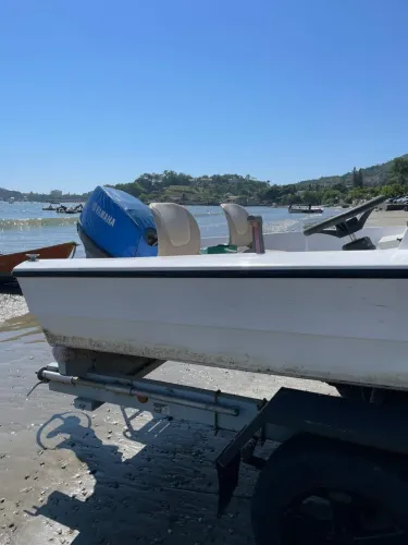 Lancha fibra 14 pés com carretinha de madeira emplacada