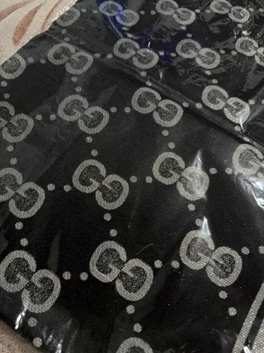 Lenço Gucci lindo preto cm brilho
