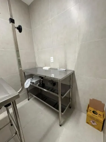 Mesa auxiliar de inox -
