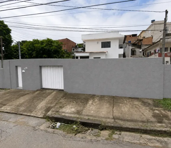 Aluguel de casa c/2 quartos + Garagem + Água