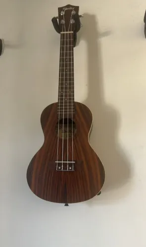 Ukulele Shelby SU STNT  Modelo Concert - 23 Polegadas