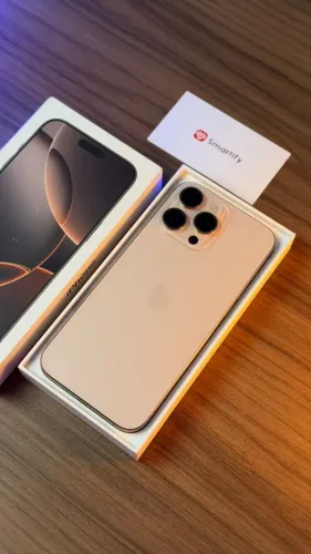 iPhone 16 Pro Max Seminovo na Garantia Apple até 08/26 | Cor Desert - Bateria 98% - 256GB.