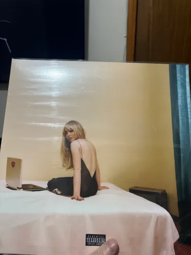Vinil E-mails I can't send- Sabrina Carpenter