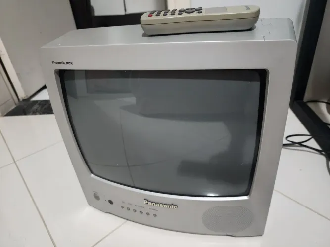 TV Panasonic Panablack TC-14A04 - 14 polegadas + Controle original