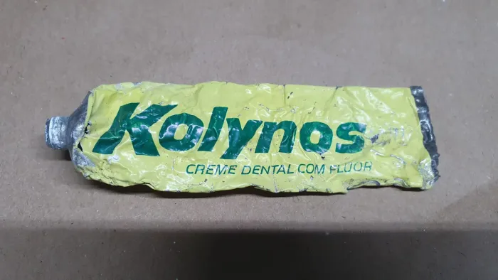 Tubo Kolynos reliquia.