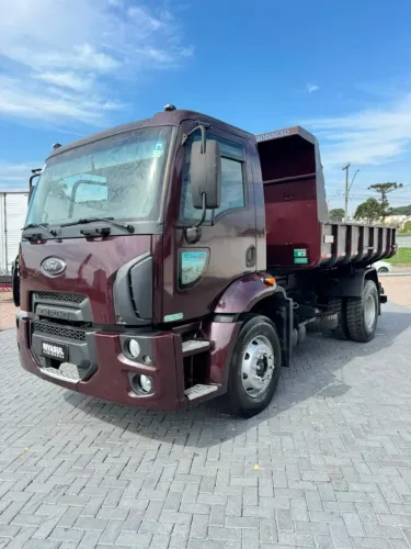 FORD CARGO 1317 4X2 CAÇAMBA BASCULANTE ANO 2012  