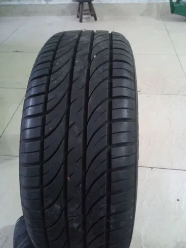 Pneu semi novo radial marca torque
