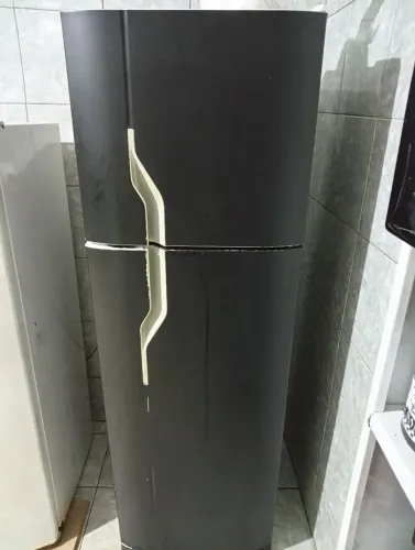 Geladeira gelando perfeitamente 