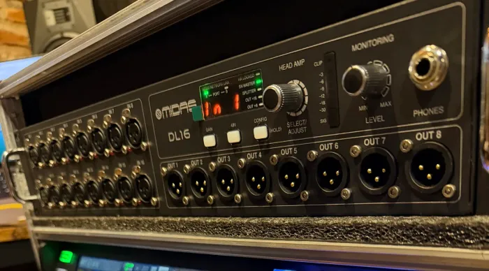 Midas DL16 Stage Box