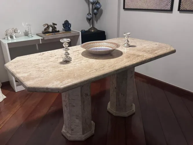 Mesa de jantar de mármore travertino