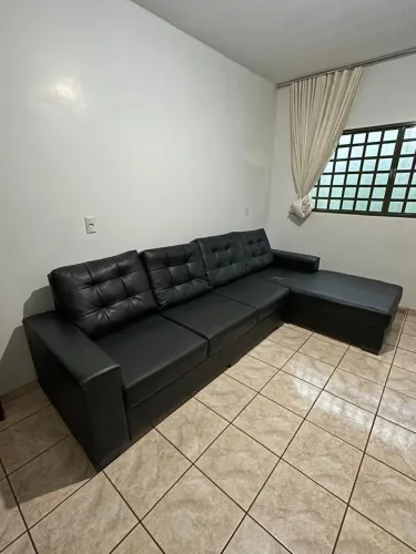 Sofá de couro preto