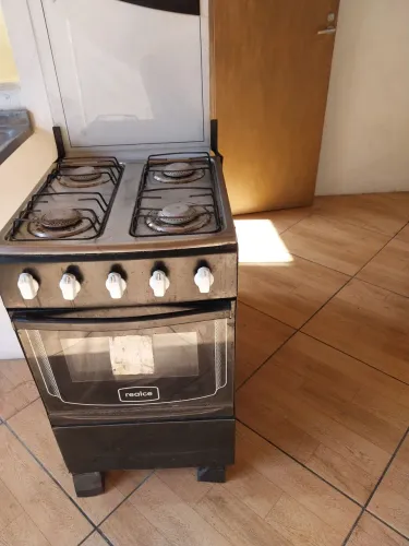 vendo fogão 4 bocas td funciona normal
