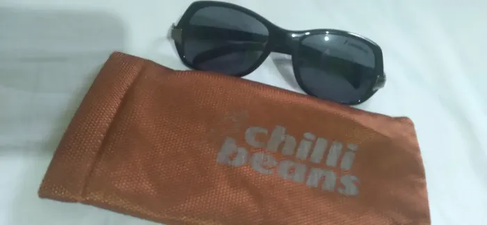Óculos de sol original. 25 reais