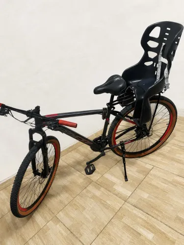 Vendo Bicicleta com cadeirinha toda completa com documentação aceito cartão
