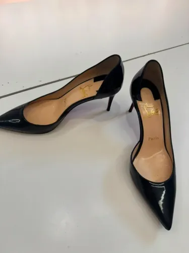Scarpin Christian Louboutin, n36, calça um 34/35.