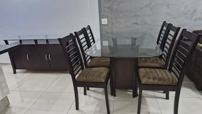 Sala de jantar completa Mesa de jantar + 6 cadeiras + aparador