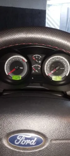 Ford Fiesta Sedan SE 1.6 8V Flex 4P 2014