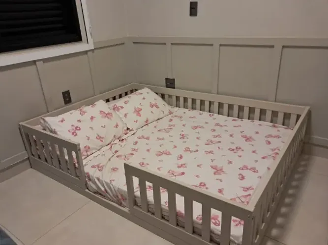 Cama montessoriana infantil