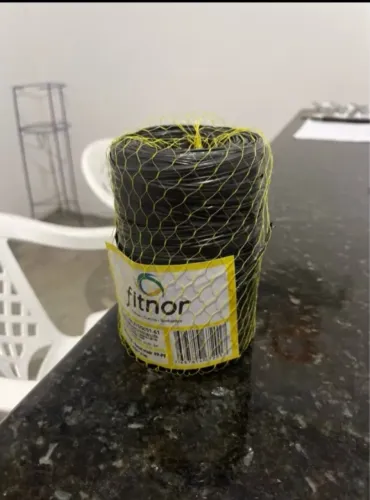 fitilho plastico F10 contém 15 unidade. ótimo para amarração.