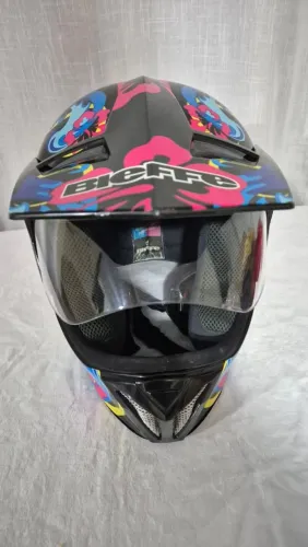 Vendo Capacete Feminino Marca Bieffe tamanho 56 com viseira refletiva de brinde