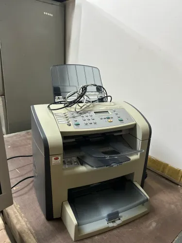 Impressora multifuncional hp laserjet M1319 com defeito