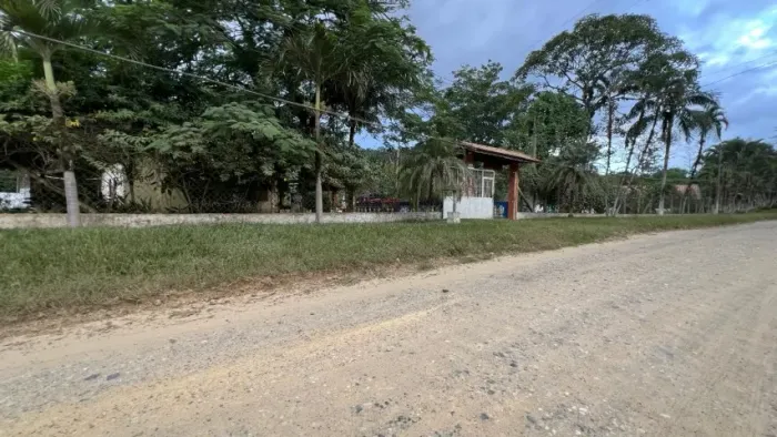 Aceita 50% Permuta em Praia Grande/SP. Sitio, equipado em Pedro de Toledo/SP, lado centro.